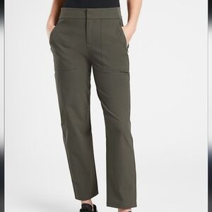 Athleta Wander Hybrid Straight Leg Pants Olive Green Size 10